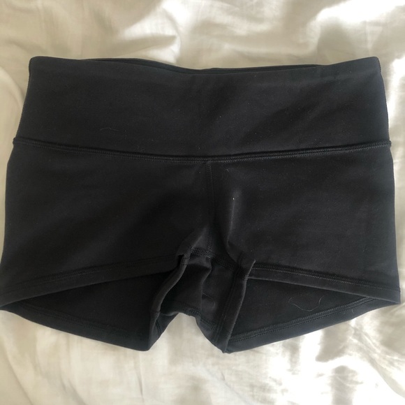 lululemon athletica Pants - Lululemon Wunder Short, size 6 NWOT